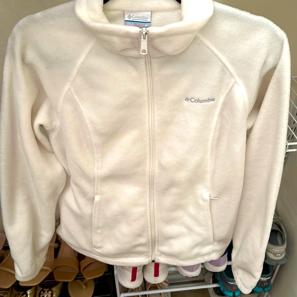 Columbia Women’s White Fleece, size medium. Like New.